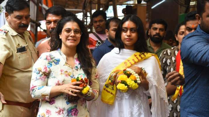 India Tv - Kajol visits Siddhi Vinayak temple with her daughter Nysa Devgan