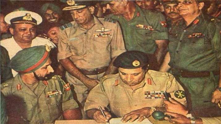 India Tv - Sekitar 93.000 tentara Pakistan menyerah di hadapan Angkatan Darat India.