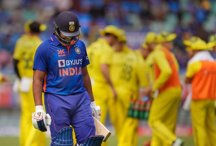 भारत टीवी - भारत बनाम ऑस्ट्रेलिया दूसरे वनडे के दौरान रोहित शर्मा