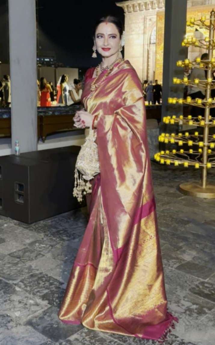 India Tv - Rekha Mumbai Dior fashion show