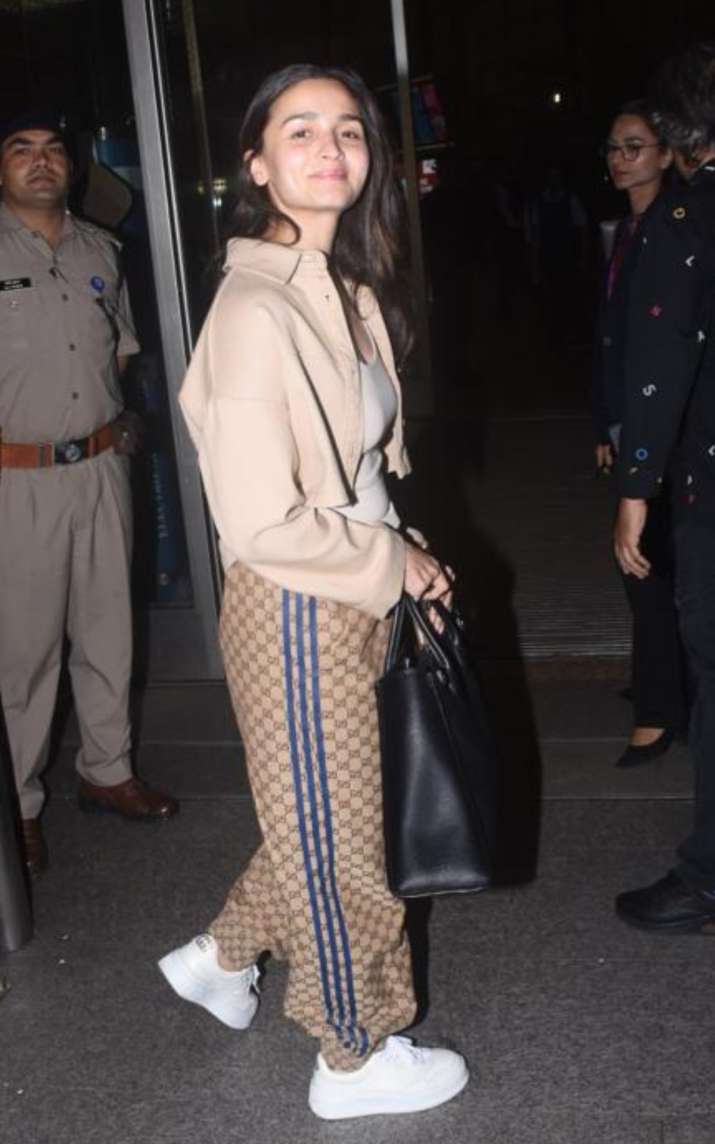 Alia Bhatt snapped in no-makeup look as she jets off for Met Gala 2023 ...