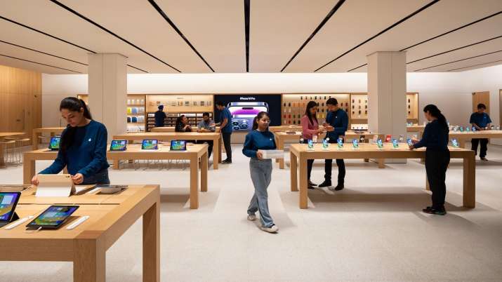India Tv - Apple Delhi Store