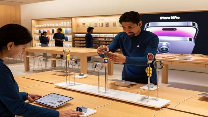 India Tv - Apple Delhi Store