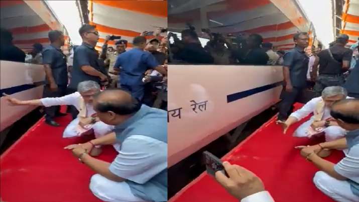 When Railways Minister Ashwini Vaishnaw taught skills related to Vande Bharat Train to Assam CM Sarma- WATCH