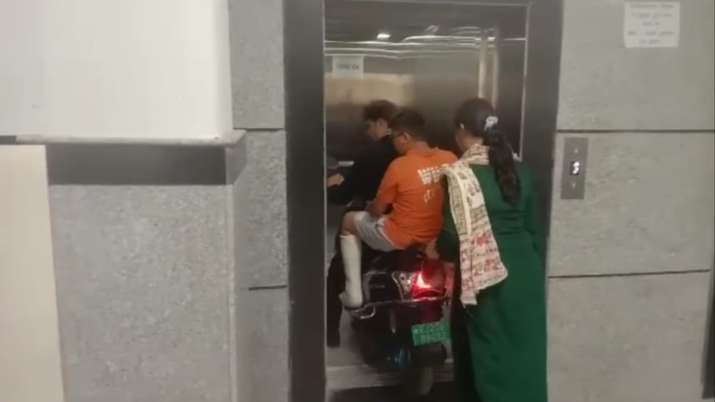 Rajasthan: Man takes injured son to hospital's 3rd floor on e-scooter in Kota | VIDEO