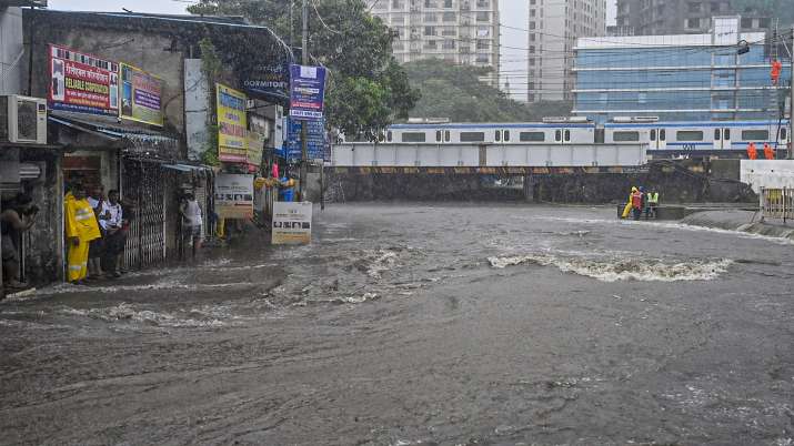 Maharashtra Weather Mumbai Rains Red Alert Palghar Waterlogging Traffic ...