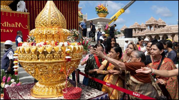 India Tv - Devotees at the Kalash Pujan at Akshardham temple in New Jersey