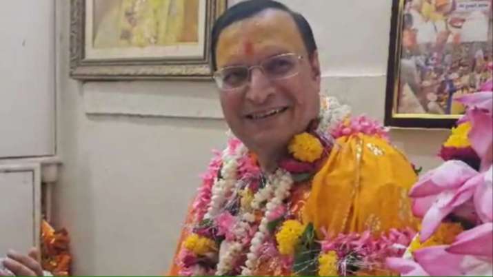 Rajat Sharma, Chairman and Editor-in-Chief of India TV, visits Vrindavan's Banke Bihari Temple | WATCH