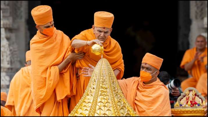India Tv - Spiritual leaders performing the Kalash Pujan