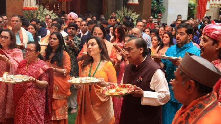 India Tv - Mukesh Ambani & family performing aarti.
