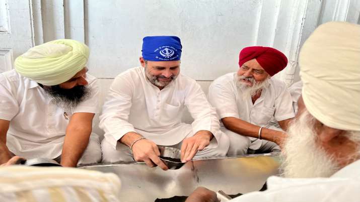 Rahul Gandhi offers 'Sewa' at Amritsar's Golden Temple, cleans utensils | WATCH