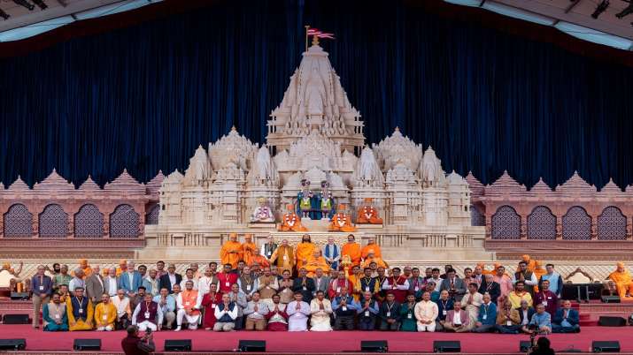 India Tv - Mahant Swami Maharaj, BAPS Swaminarayan Akshardham, Hindu Sanatan Dharma Day, Hindu Sanatan Dharma c