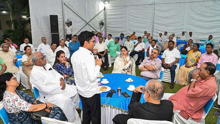 Tmc Leaders Hold Sit In At Rajghat To Protest Centre On Mgnrega And Tmc Leaders Hold Sit In At Rajghat To Protest Centre On Mgnrega And