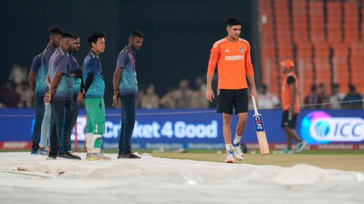 India Tv - Shubam Gill during a practice session at Narendra Modi Stadium ahead of final