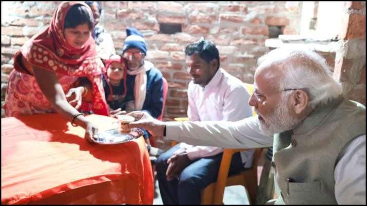 India Tv - PM Modi receiving a cup of tea from the beneficiary.