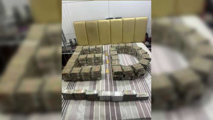 India Tv - Rs 5 crore cash was also recovered 
