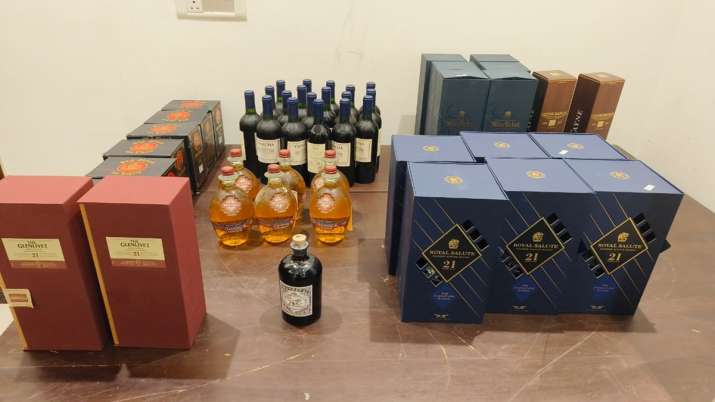 India Tv - More than 100 liquor bottles were also recovered 