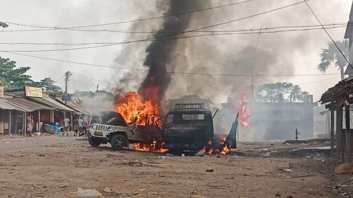 Jharkhand: Suspected Maoists set ablaze several vehicles near bauxite mine in Gumla