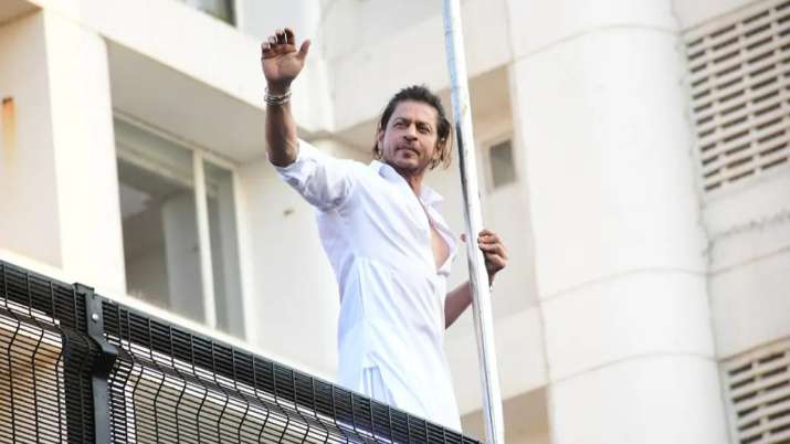 India Tv - Shah Rukh Khan greets fans on Eid