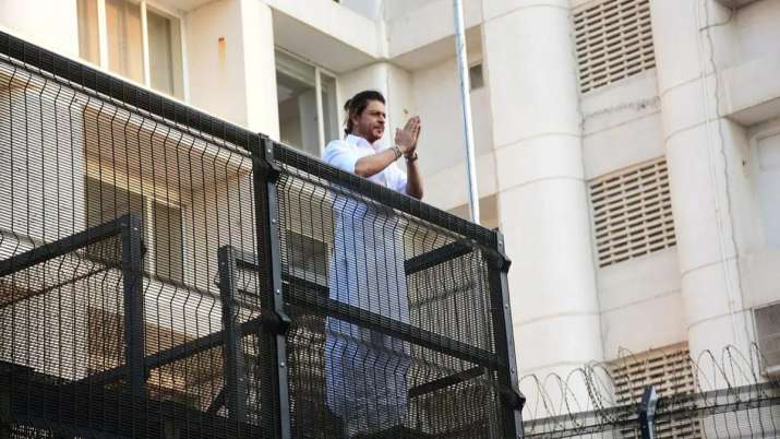 India Tv - Shah Rukh Khan greets fans on Eid