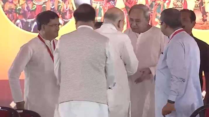 WATCH: Amit Shah's heartwarming gesture for Naveen Patnaik during swearing-in ceremony of new Odisha CM
