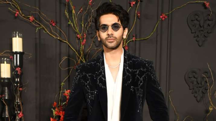 Amrish Puri’s grandson Vardhan steals the spotlight with suave look at Sonakshi-Zaheer’s reception