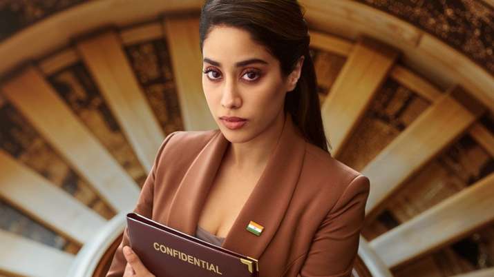 Netizens hype Janhvi Kapoor as Ulajh poster takes over social media | See Reactions