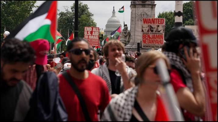 India Tv - Pro-Palestinian demonstrators protest on the day of Netanyahu's address to the US Congress.