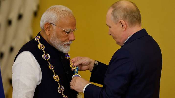 इंडिया टीवी - प्रधानमंत्री मोदी को राष्ट्रपति व्लादिमीर पुतिन ने रूस का सर्वोच्च नागरिक सम्मान प्रदान किया। इंडिया टीवी - पुतिन ने पीएम मोदी को सम्मानित किया