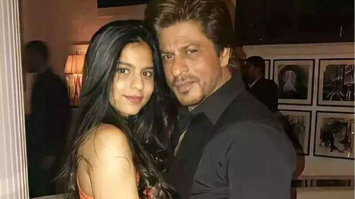 Shah Rukh Khan with his daughter Suhana in NYC’s shoe store, video goes viral!