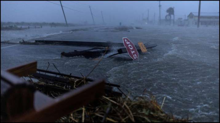 इंडिया टीवी - अमेरिका के टेक्सास में तूफान बेरिल