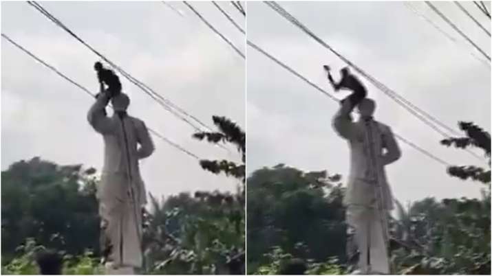 Bangladesh protests: Mob vandalises Sheikh Mujibur Rahman's statue in Dhaka | WATCH