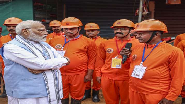 इंडिया टीवी - वायनाड भूस्खलन पर पीएम मोदी, पीएम मोदी ने कहा आपदा को बहुत करीब से देखा है, केंद्र सरकार साथ खड़ी है