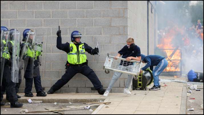 India Tv - Police clash with far-right protesters in the United Kingdom.