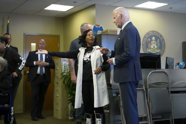 India Tv - Election official guiding President Joe Biden at the polling station.