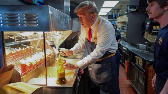 India Tv -  Donald Trump works behind the counter during a visit to McDonalds in Feasterville-Trevose, Pennsylv