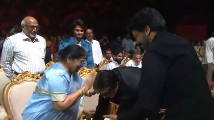 Amitabh Bachchan touches Chiranjeevi’s mother’s feet at ANR National Awards 2024 | WATCH viral video