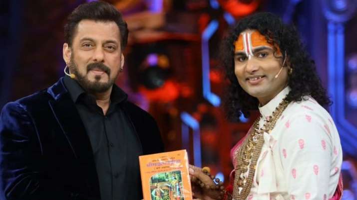 Bigg Boss 18: Aniruddhacharya gifts Bhagavad Gita to host Salman Khan, pic from sets goes viral