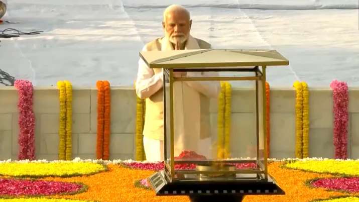 PM Modi, Lok Sabha Speaker OM Birla pay tribute to Mahatma Gandhi at Rajghat | WATCH