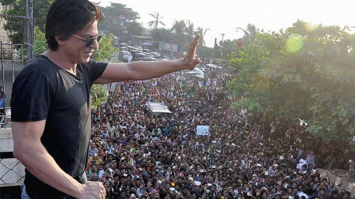 India Tv - SRK’s traditional birthday wave to fans outside Mannat is a celebration of his heartfelt bond with them.