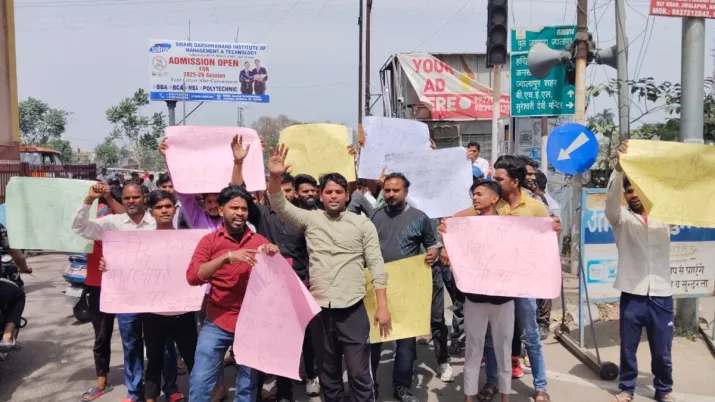 India Tv - Youths accused  Rawat of implementing any important development work in his tenure. 
