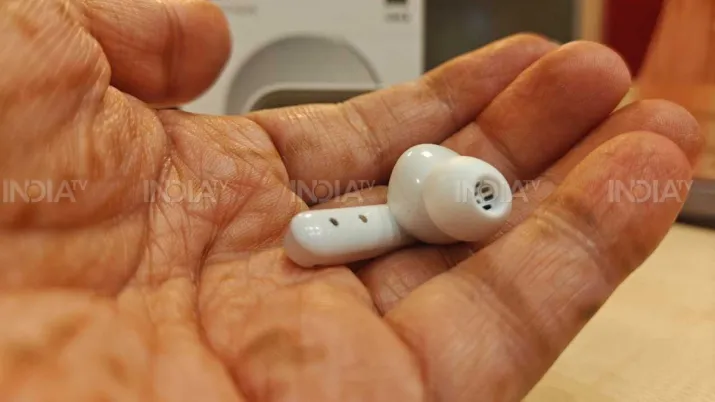 INDIA TV - CMF बड्स 2 प्लस