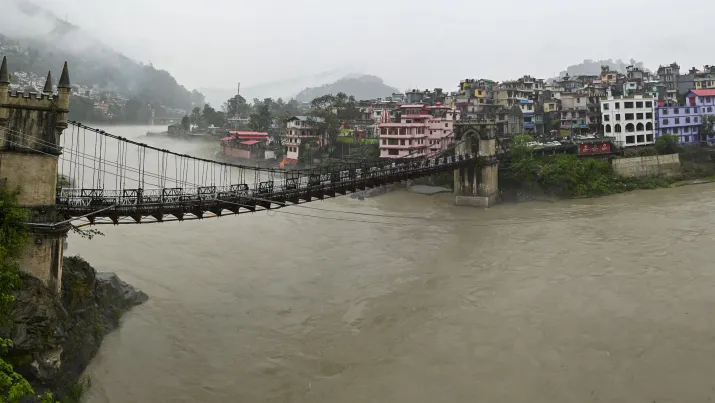 इंडिया टीवी - क्लाउडबर्स्ट के बाद हिमाचल में नदियाँ बह रही हैं। इंडिया टीवी - क्लाउडबर्स्ट के बाद हिमाचल में नदियाँ बह रही हैं।