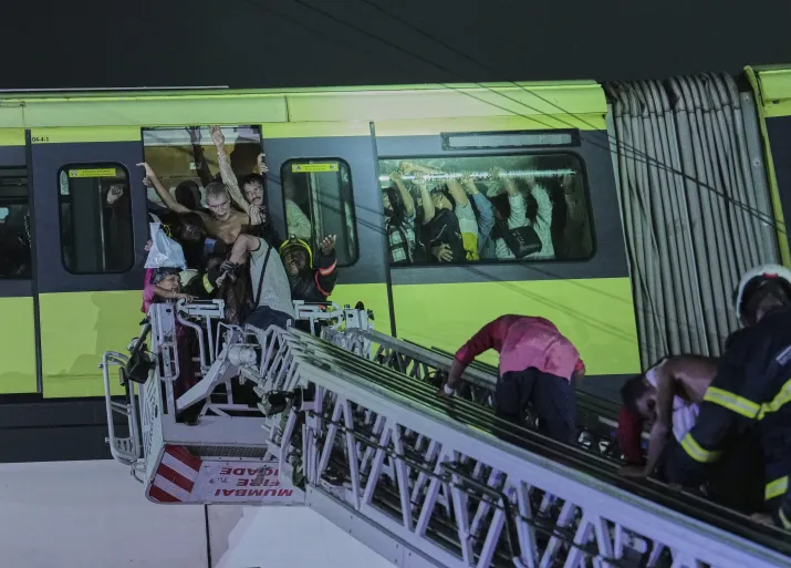 India Tv - Monorail trains break down: 500 passengers rescued. 