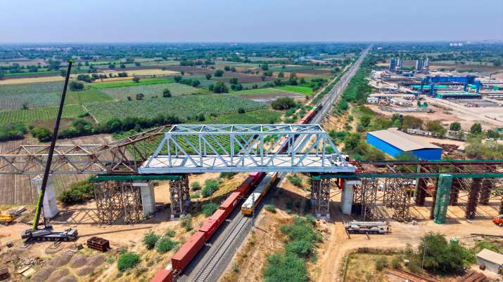 INDIA TV - टनल निर्माण को चुनौतीपूर्ण परिस्थितियों में किया गया है, जिसमें ड्रिलिंग, ब्लास्टिंग और सर्वेक्षण संचालन सहित सटीक इंजीनियरिंग कार्य की आवश्यकता होती है। INDIA TV - टनल निर्माण को चुनौतीपूर्ण परिस्थितियों में किया गया है, जिसमें ड्रिलिंग, ब्लास्टिंग और सर्वेक्षण संचालन सहित सटीक इंजीनियरिंग कार्य की आवश्यकता होती है।