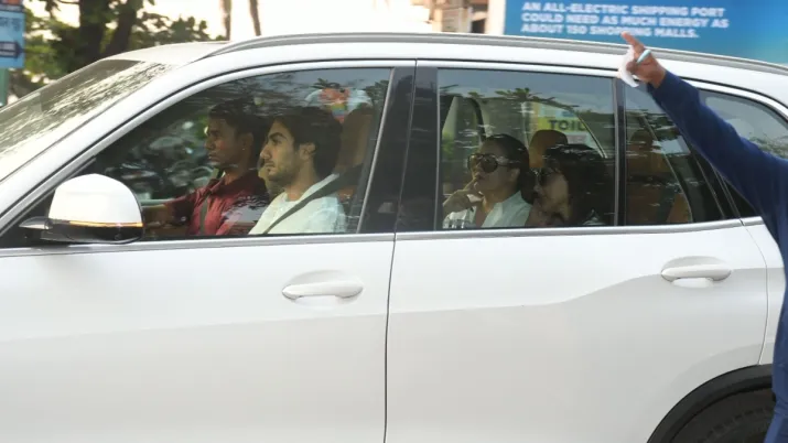 India Tv - Dharmendra prayer meet