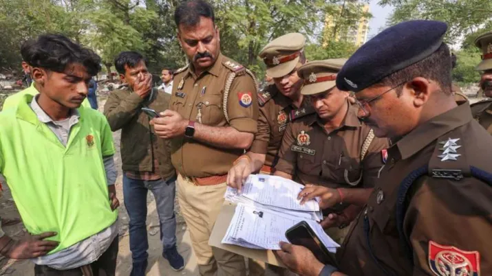 ਇੰਡੀਆ ਟੀਵੀ - ਬੰਗਲਾਦੇਸ਼ ਤੋਂ ਕਿਵੇਂ ਗੈਰ-ਕਾਨੂੰਨੀ ਪ੍ਰਵਾਸੀ ਭਾਰਤ ਵਿੱਚ ਦਾਖਲ ਹੁੰਦੇ ਹਨ