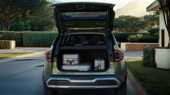 India Tv - Renault Duster boot space