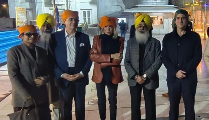 ਇੰਡੀਆ ਟੀਵੀ - ਦਿੱਲੀ ਦੇ ਗੁਰਦੁਆਰਾ ਬੰਗਲਾ ਸਾਹਿਬ ਵਿਖੇ ਫਰਾਂਸ ਦੇ ਰਾਸ਼ਟਰਪਤੀ ਇਮੈਨੁਅਲ ਮੈਕਰੋਨ ਇੰਡੀਆ ਟੀਵੀ - ਫਰਾਂਸ ਦੇ ਰਾਸ਼ਟਰਪਤੀ, ਇਮੈਨੁਅਲ ਮੈਕਰੋਨ, ਗੁਰਦੁਆਰਾ ਬੰਗਲਾ ਸਾਹਿਬ