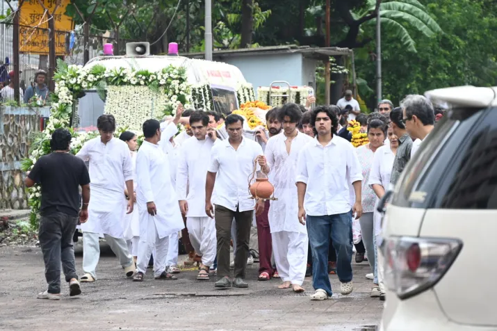 India Tv - Pradeep Rawat's son carries out his last rites India Tv - Pradeep Rawat